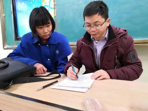 委员建议禁止在职中小学老师有偿补课，对此你怎么看？