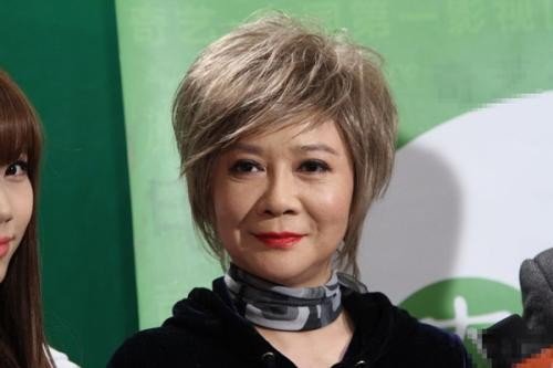 蔡明近照被曝光，她究竟经历了什么？