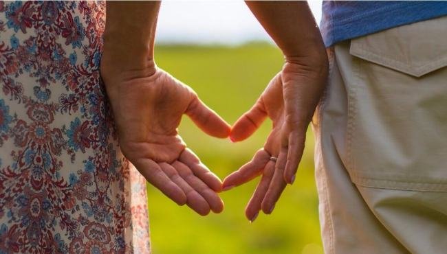 肢体接触是什么意思?