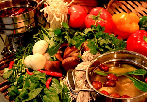 广州一男子爱吃火锅双手痛风似生姜，长期吃火锅对身体有何危害？