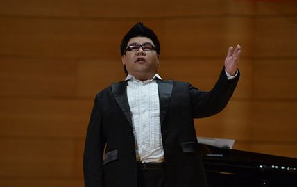 当初红极一时，“星光大道”残疾歌手杨光，“消失”多年后现如何？