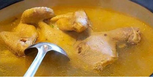 2013安徽卫视春节联欢晚会小品《王者归来》中 从肥东到肥西买了一只一只老母鸡出自什么歌曲