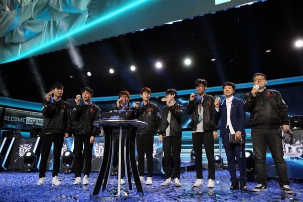 北美第一ADC“死亡宣告”微博宣布与前女友复合,大家怎么看待他俩的爱情?