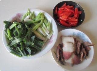 青蒜炒腊肉的经典做法？