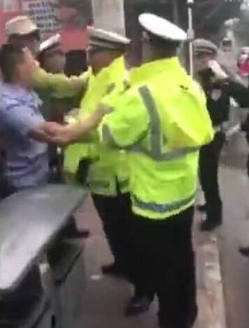 城管阻高考便民点,为什么呀?