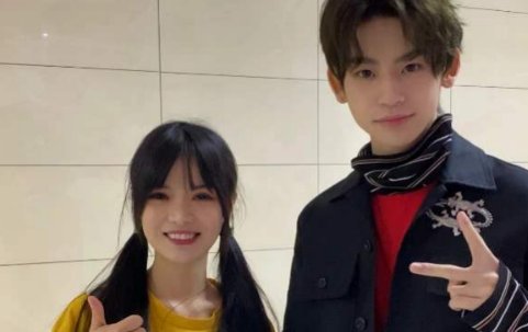 抖音七阿姨是谁,为什么能见到明星？