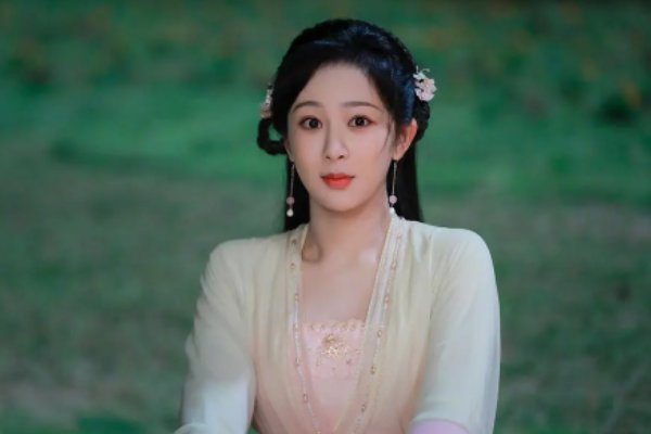 《沉香重华》接档,“杨紫又捅夫”火上热搜,真是《香蜜》翻版?