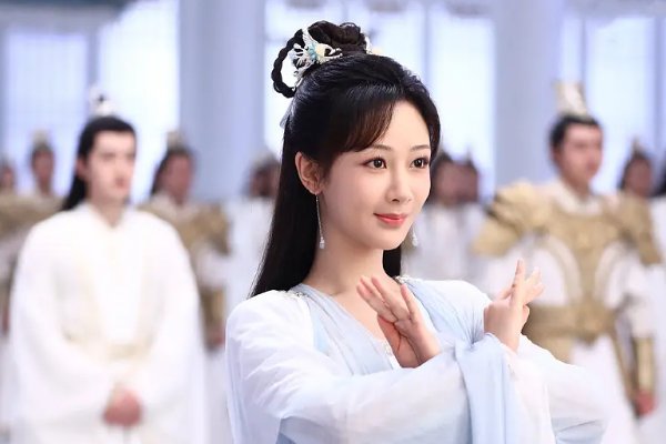 《沉香重华》接档,“杨紫又捅夫”火上热搜,真是《香蜜》翻版?