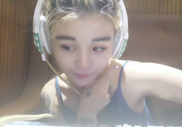 变形记中的李耐阅被领养后为什么变成这样？