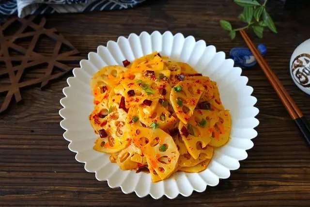 家常菜红油莲藕片，在家的做法是什么呢？