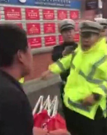 城管阻高考便民点,为什么呀?