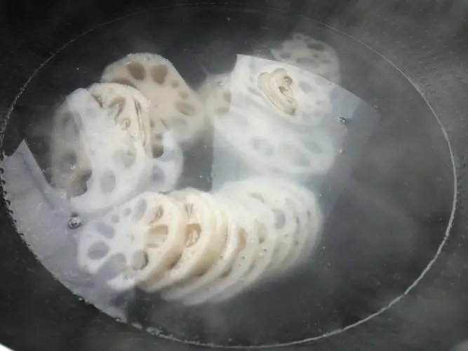 家常菜红油莲藕片，在家的做法是什么呢？