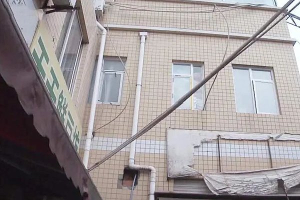 00后父母将新生儿从三楼抛下，亲生父母为何如此残忍？