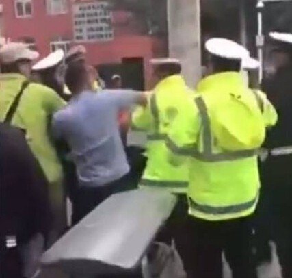 城管阻高考便民点,为什么呀?