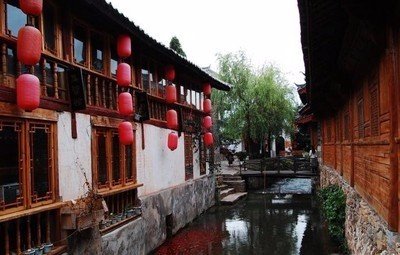 丽江被称为“艳遇之都”，为什么旅游地都变成了这样？