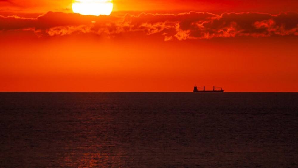 舟山气象局回应当地现血红天空，称光的折射现象，专家对此是如何解读的？