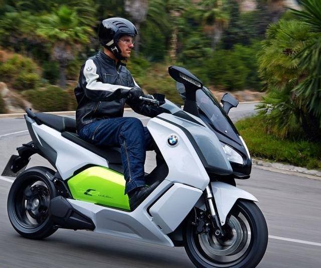 电梯内电动车爆燃事故,是由什么导致的?