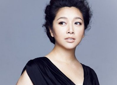 靳东明明和小9岁的江珊同居5年，为何转身娶离过婚的李佳？