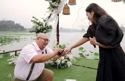 恭喜!34岁“南京胖哥”正式向女友求婚,他背后有着怎样见义勇为的故事?