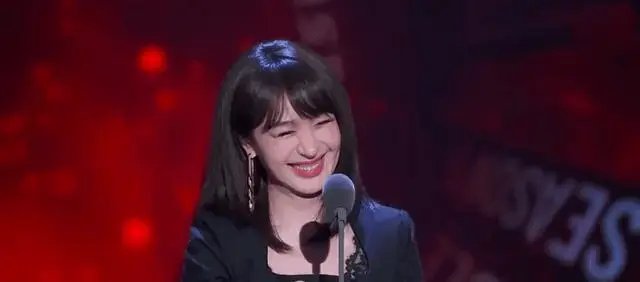 李菲儿为假唱道歉,该说她是诚实?还是太胆大?