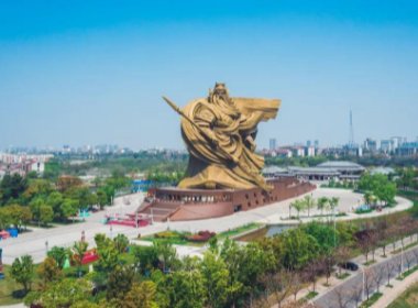 湖北荆州巨型关公雕像只剩下大刀和钢架，现场情况如何？