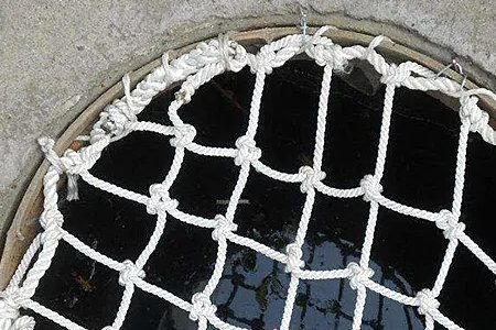 西安部分街区给井盖装防护网,“防坠网”当初为什么没有普及?