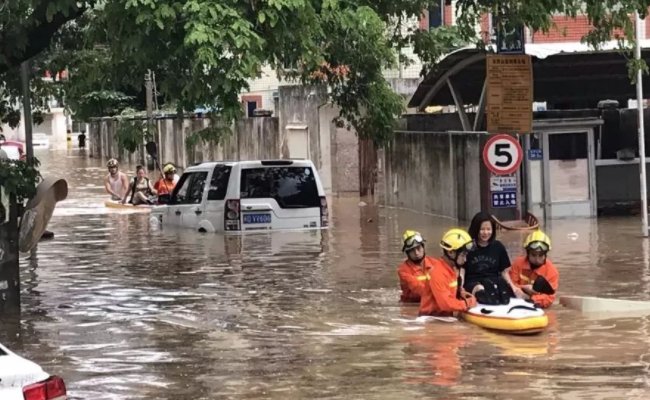 广州暴雨大水冲进地铁站,这场暴雨天气会持续多久?