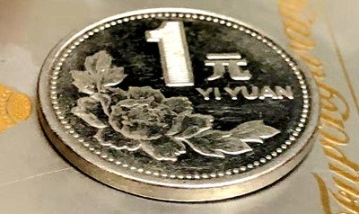 旅客向飞机扔硬币祈福致航班取消，这说明了什么？