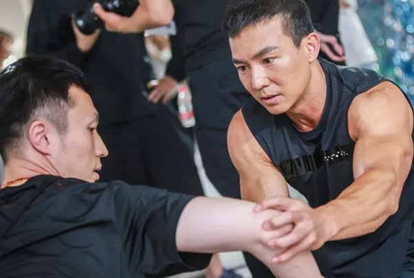 49岁的刘畊宏搞起了直播健身，他为什么能一夜爆火？