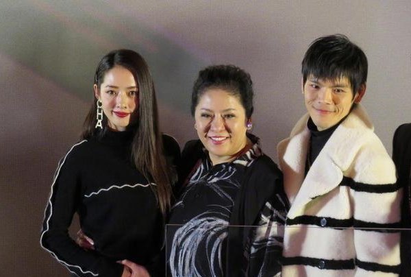 郭碧婷成假阔太！向太送1.4亿豪宅不写儿媳名，豪门的生活究竟有多不易？