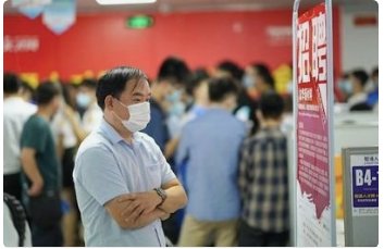 招聘人员称考不上本科是智商问题,这是不是一种学历歧视?