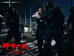 电影《神探大战》结尾的意思是李俊是杀妻魔警吗？