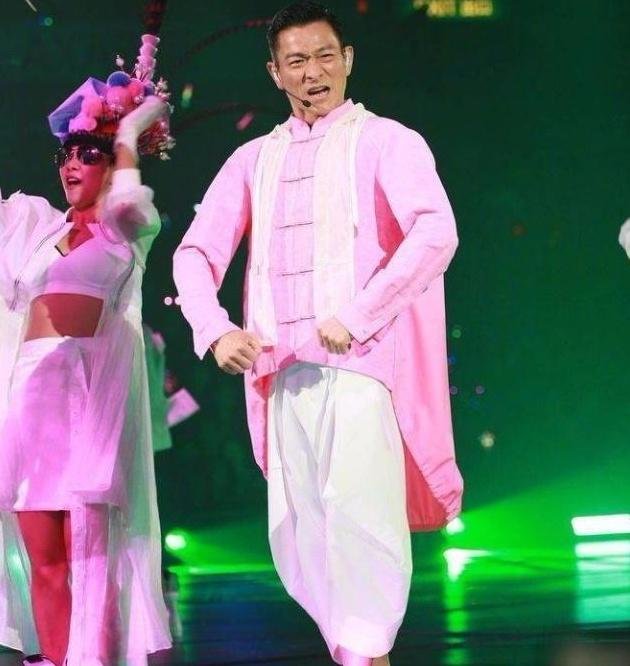 刘德华女儿正面照,模样清秀接地气,简直就是女版刘天王,你怎么看?