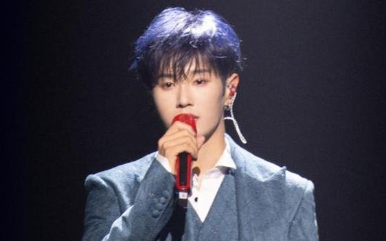 李汶翰为啥还敢在粉丝眼皮子底下秀恩爱？