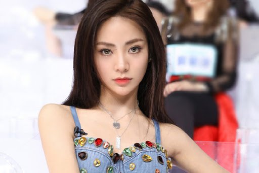 THE9迎来团体舞台，公式照却仅有7人，另外两个人缺席原因是什么？