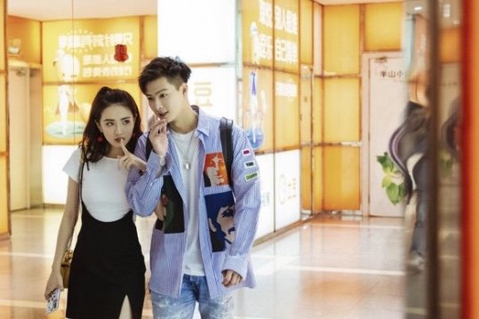 张铭恩胡冰卿疑热吻被拍,两方却说是剧组聚餐,死不承认?