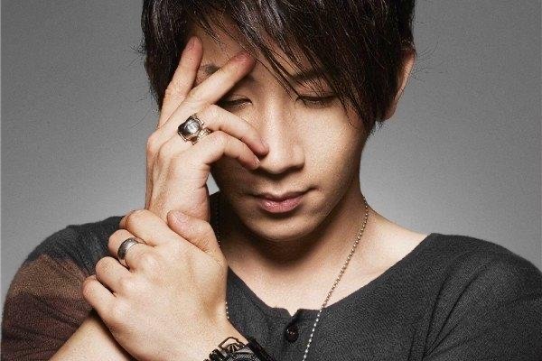 45岁刘谦近照曝光，面部浮肿初显老，为何一场直播却得罪了两位当红小生？