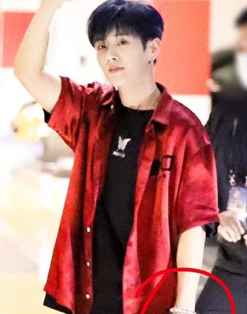 李汶翰为啥还敢在粉丝眼皮子底下秀恩爱？