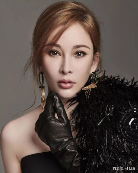 电臀天后温岚，与周杰伦同门，为什么万年捧不红？