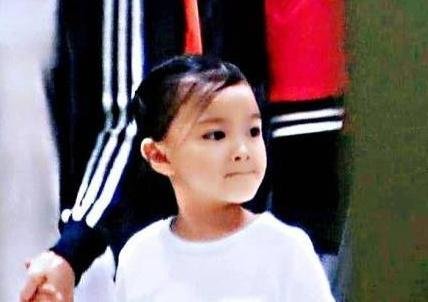 刘德华女儿正面照,模样清秀接地气,简直就是女版刘天王,你怎么看?