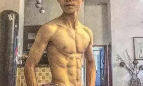 初中男生的真实的腹肌照片5张