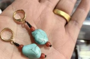 丁真同款耳环在家乡走红，明星效应为何影响这么大？