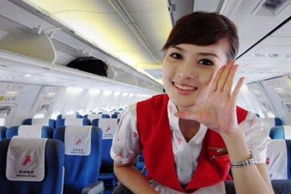 空姐顾欣怡，是中国的吗