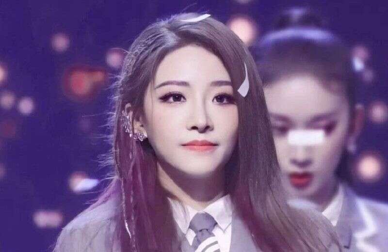 THE9迎来团体舞台，公式照却仅有7人，另外两个人缺席原因是什么？