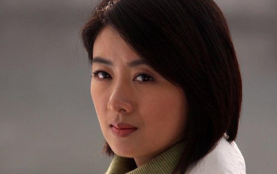 小李琳为小6岁老公庆生，经超对继女怎么样？