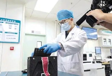 深圳一男子拒做核酸称不做也不违法，此男子的想法对吗？