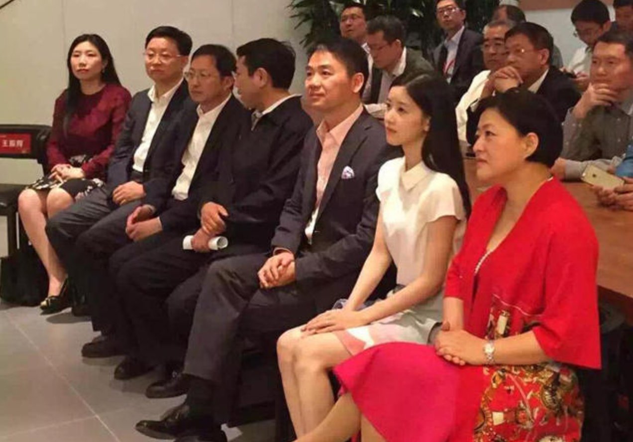 王思聪讽刺清华学霸章泽天，刘强东：你家里的贷款还完了吗？如何看待？