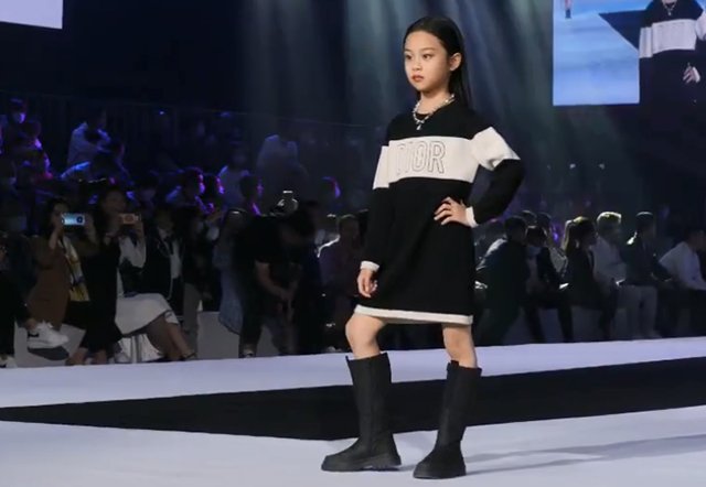 甜馨现身活动登台走秀，她曾参加过哪些真人秀节目？