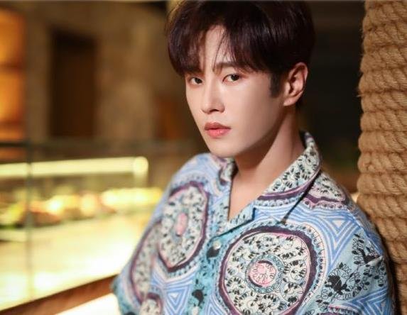 李汶翰为啥还敢在粉丝眼皮子底下秀恩爱？