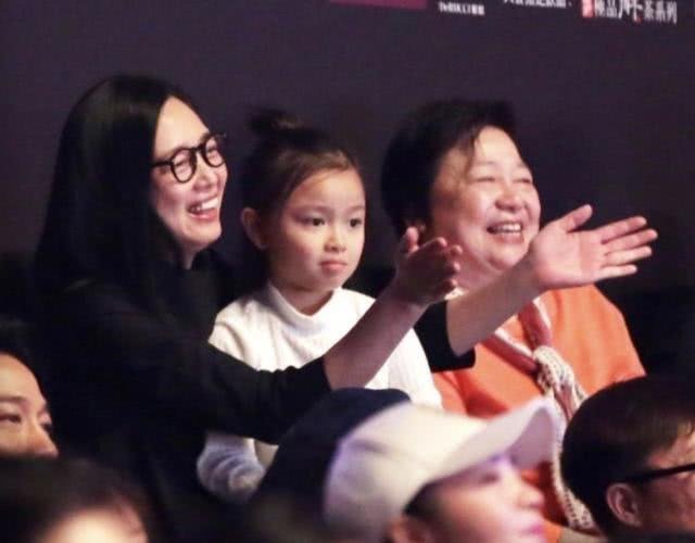 刘德华女儿正面照,模样清秀接地气,简直就是女版刘天王,你怎么看?